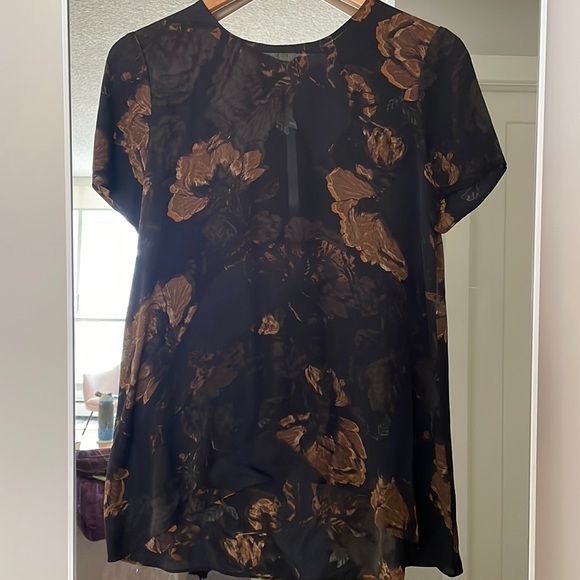 Aritzia 100% Silk Blouse size Small - Picture 1 of 4